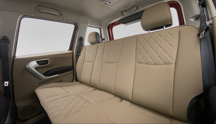 2018 Mahindra TUV300 T10 MT, Diesel, Manual, 36,128 km, Right Side Rear Door Cabin View