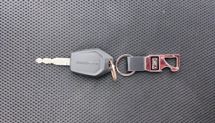 2018 Mahindra TUV300 T10 MT, Diesel, Manual, 36,128 km, Key Close up