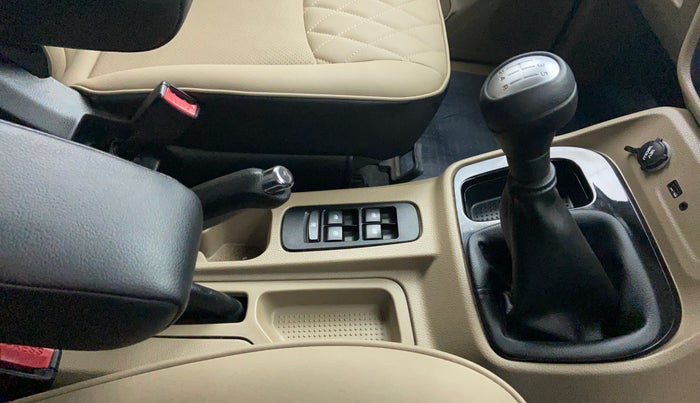 2018 Mahindra TUV300 T10 MT, Diesel, Manual, 36,128 km, Gear Lever
