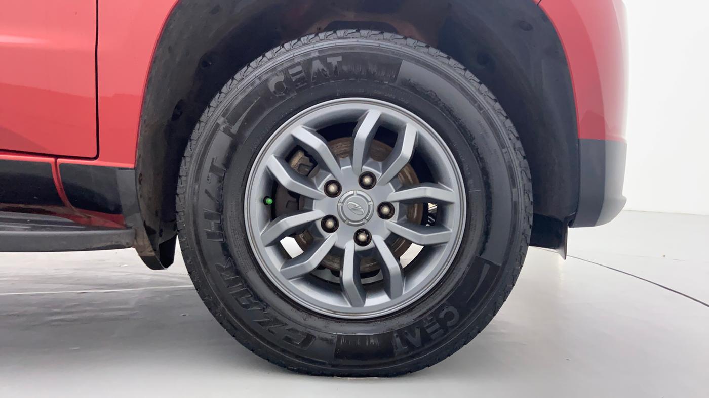 2018 Mahindra TUV300 T10 MT, Diesel, Manual, 36,128 km, Right Front Wheel