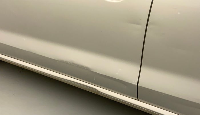 2013 Volkswagen Vento HIGHLINE DIESEL, Diesel, Manual, 74,296 km, Front passenger door - Minor scratches