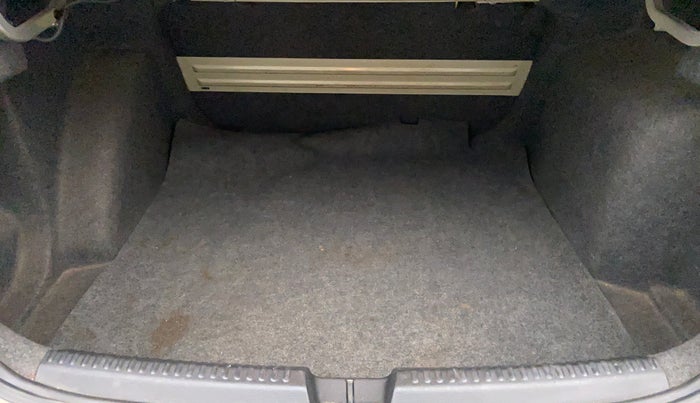 2013 Volkswagen Vento HIGHLINE DIESEL, Diesel, Manual, 74,296 km, Boot Inside