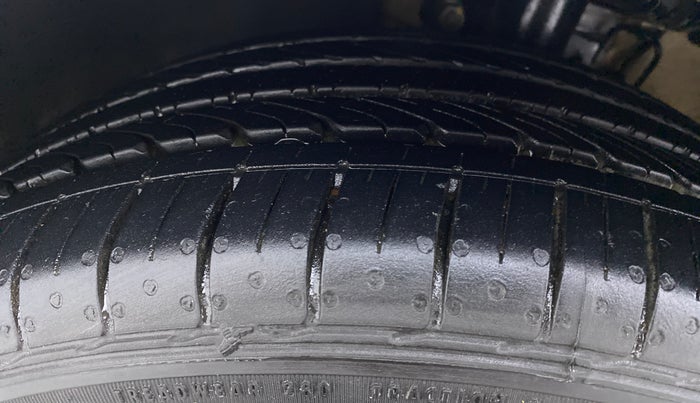 2022 Volkswagen Vento HIGHLINE PLUS 1.0 TSI AT, Petrol, Automatic, 4,988 km, Left Front Tyre Tread