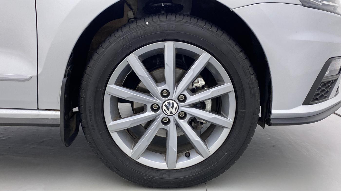 2022 Volkswagen Vento HIGHLINE PLUS 1.0 TSI AT, Petrol, Automatic, 4,988 km, Right Front Wheel