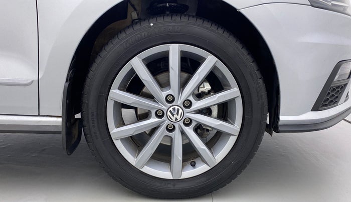 2022 Volkswagen Vento HIGHLINE PLUS 1.0 TSI AT, Petrol, Automatic, 4,988 km, Right Front Wheel