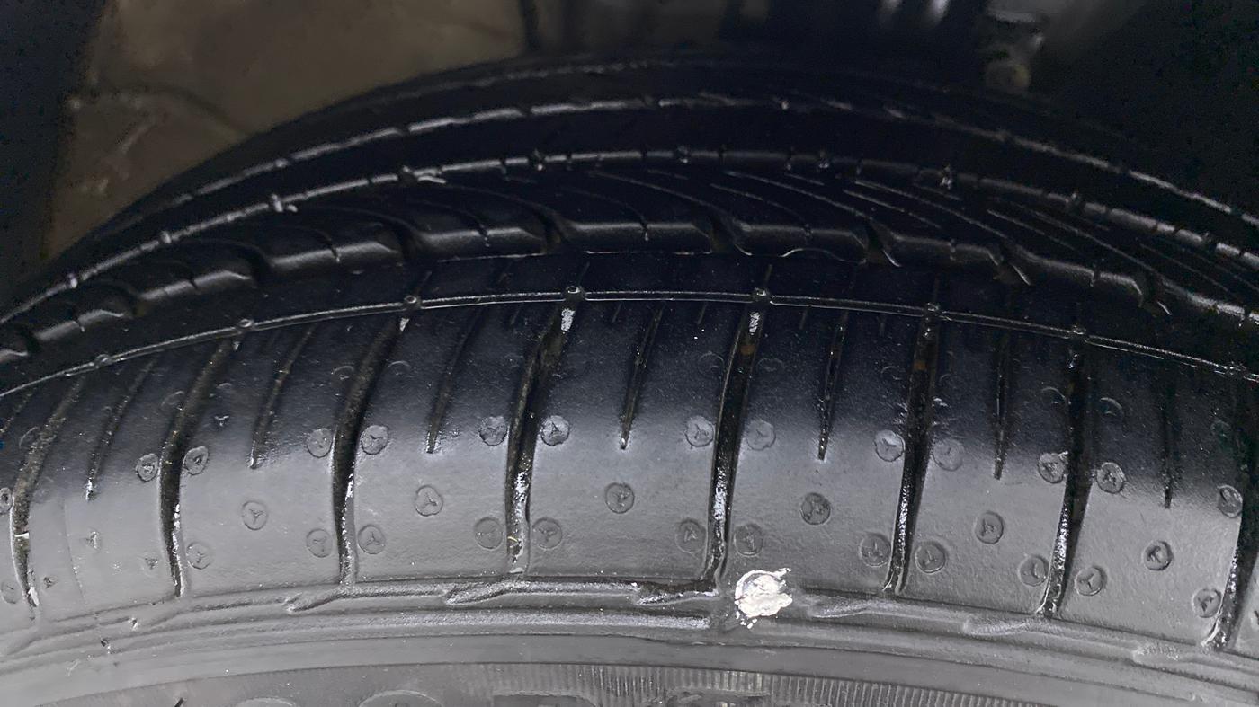 2022 Volkswagen Vento HIGHLINE PLUS 1.0 TSI AT, Petrol, Automatic, 4,988 km, Right Front Tyre Tread