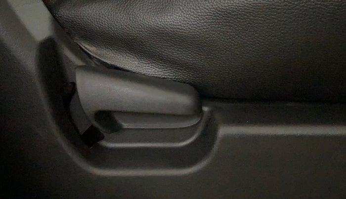 2017 Maruti Wagon R 1.0 LXI, Petrol, Manual, 19,162 km, Driver Side Adjustment Panel