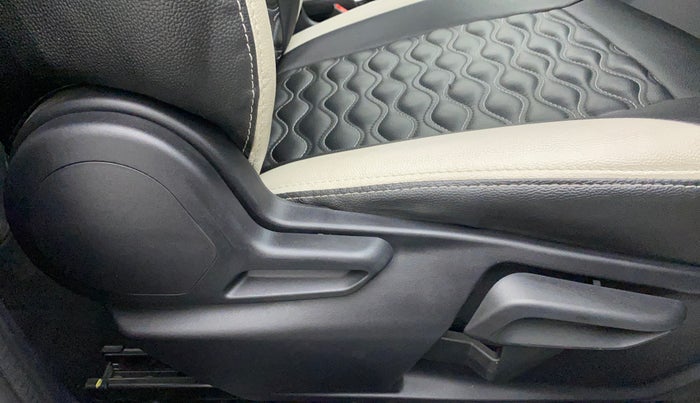 2022 Tata Tiago XT CNG, CNG, Manual, 5,542 km, Driver Side Adjustment Panel