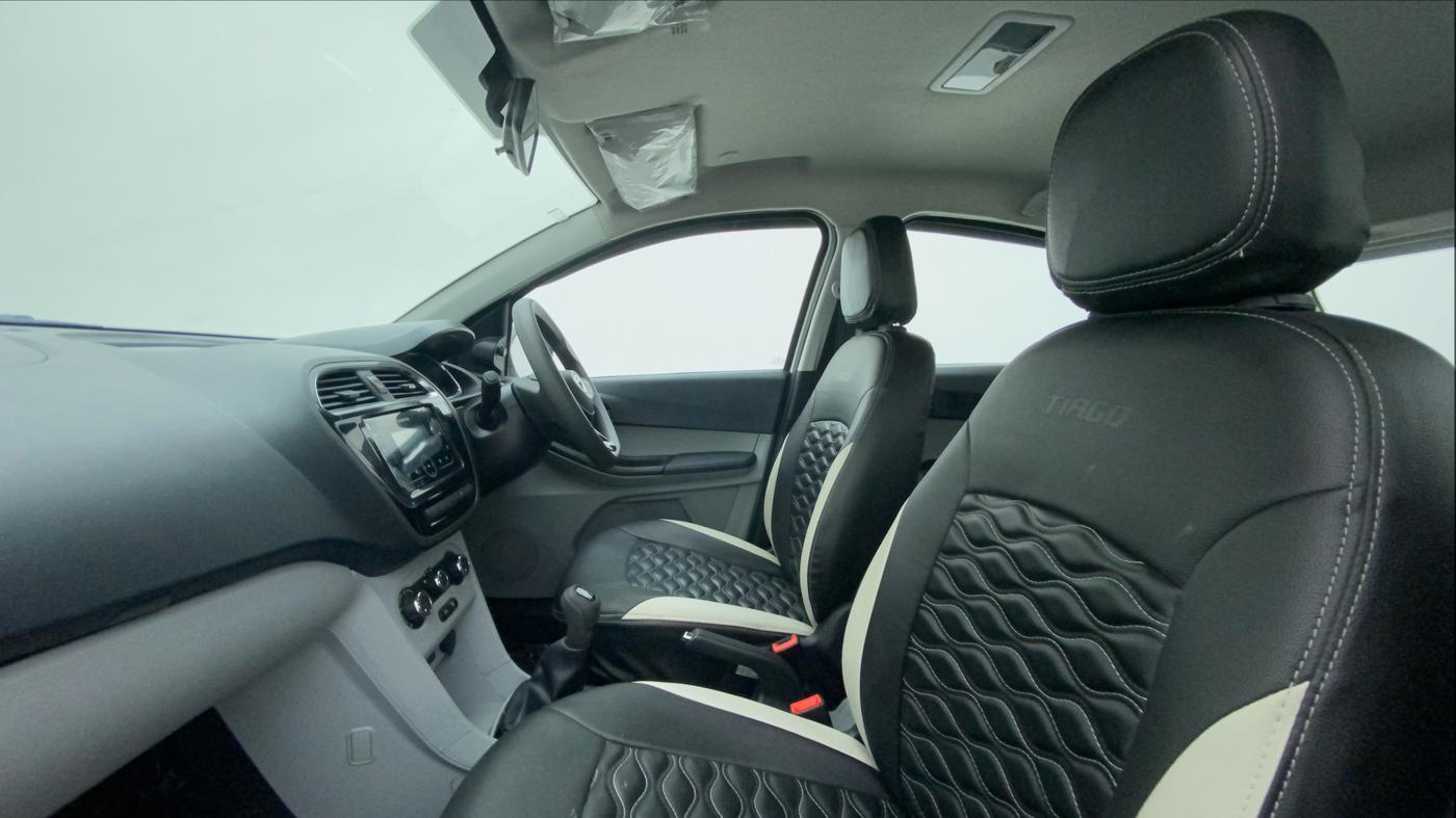 2022 Tata Tiago XT CNG, CNG, Manual, 5,542 km, Right Side Front Door Cabin
