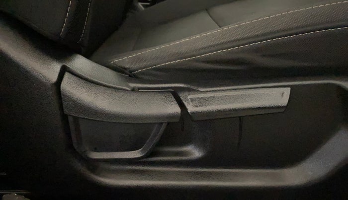 2022 Hyundai NEW I20 SPORTZ 1.2 MT, Petrol, Manual, 21,304 km, Driver Side Adjustment Panel