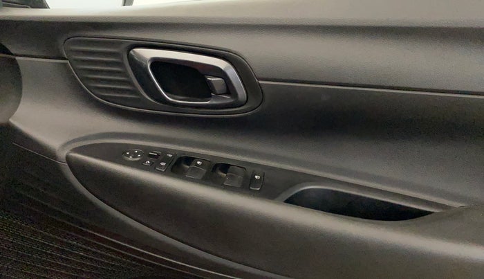 2022 Hyundai NEW I20 SPORTZ 1.2 MT, Petrol, Manual, 21,304 km, Driver Side Door Panels Control