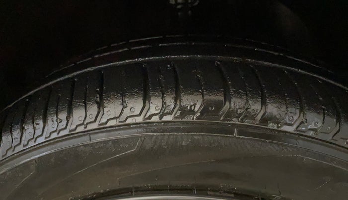 2022 Hyundai NEW I20 SPORTZ 1.2 MT, Petrol, Manual, 21,304 km, Right Front Tyre Tread