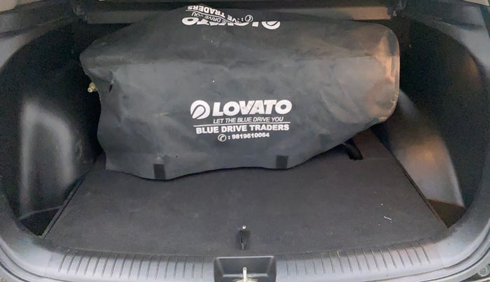 2016 Hyundai Creta 1.6 SX PLUS VTVT, CNG, Manual, 57,412 km, Boot Inside