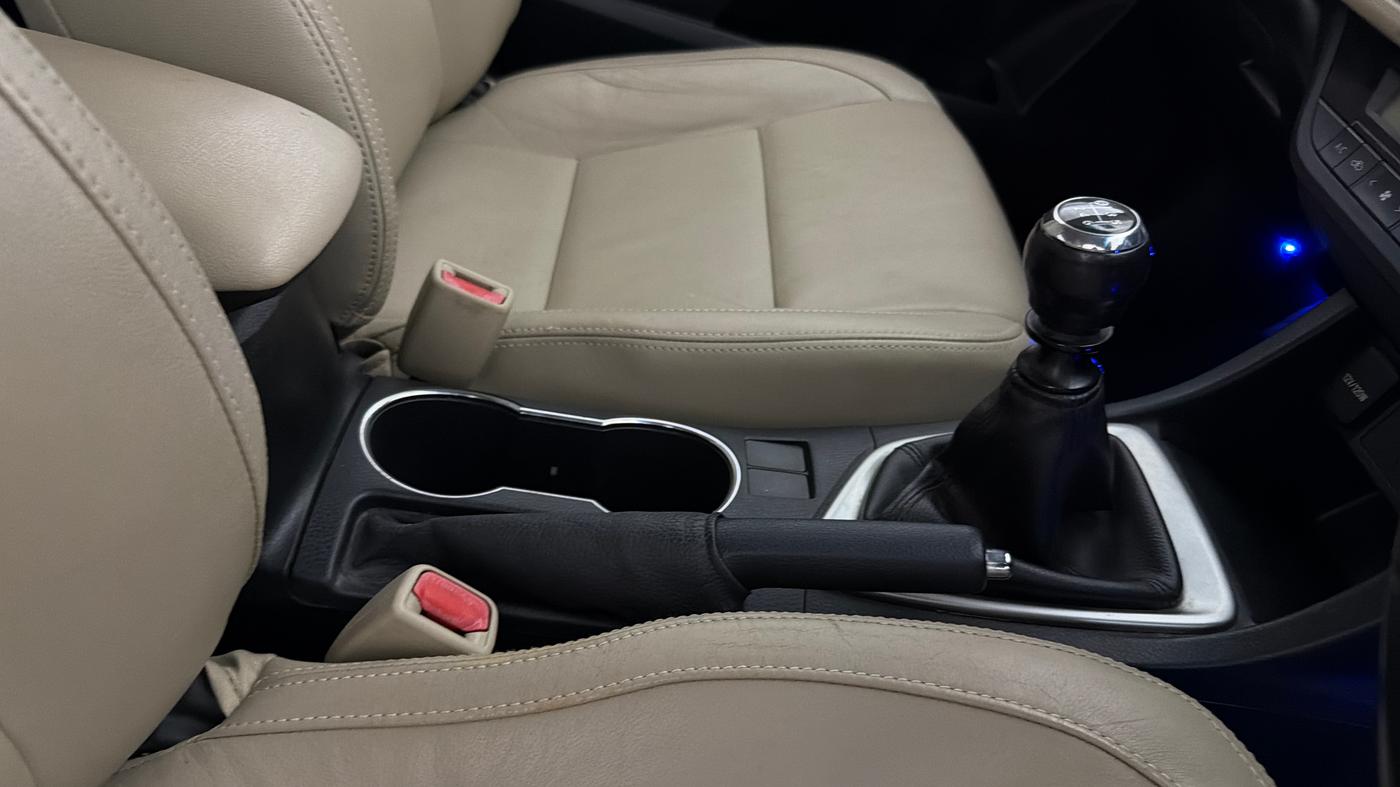 2014 Toyota Corolla Altis GL PETROL, Petrol, Manual, 68,761 km, Gear Lever