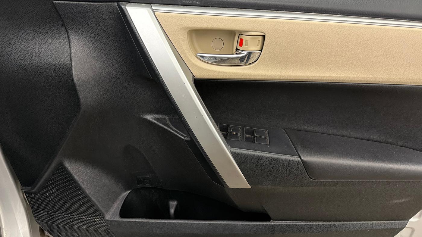 2014 Toyota Corolla Altis GL PETROL, Petrol, Manual, 68,761 km, Driver Side Door Panels Control