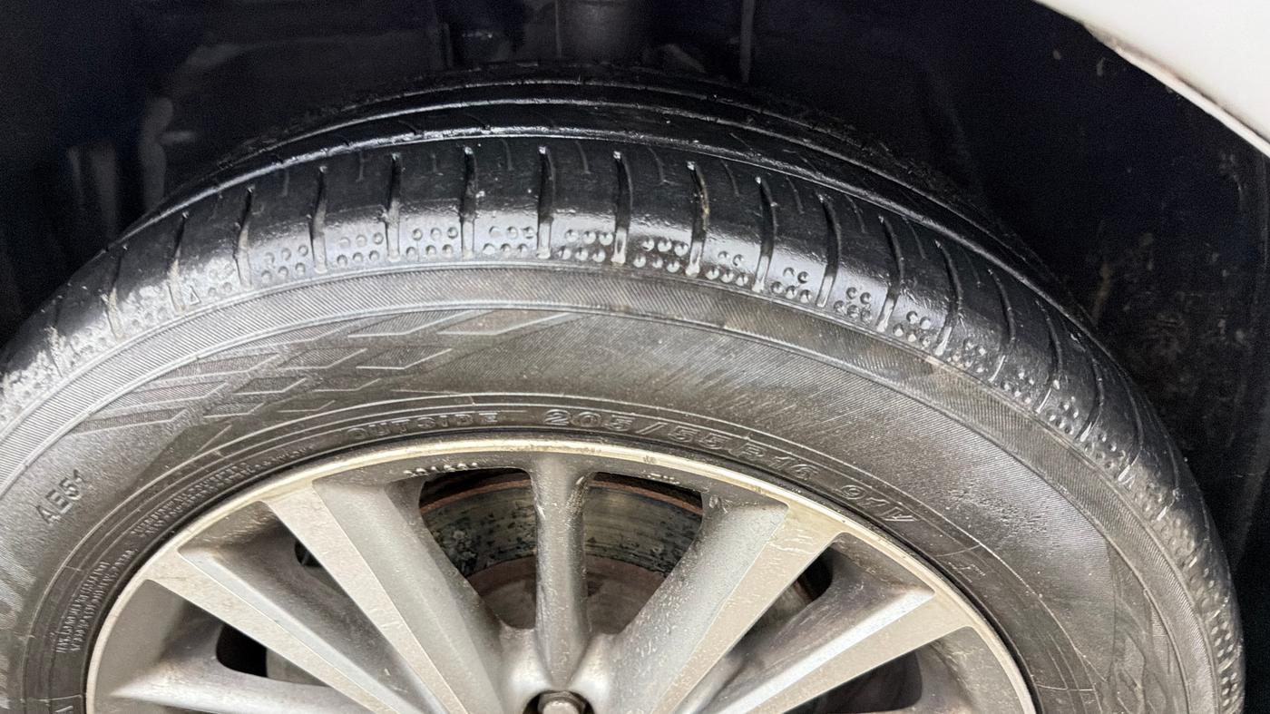 2014 Toyota Corolla Altis GL PETROL, Petrol, Manual, 68,761 km, Left Front Tyre Tread
