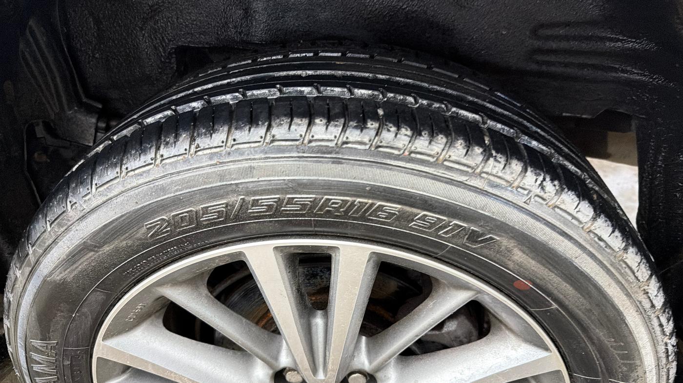 2014 Toyota Corolla Altis GL PETROL, Petrol, Manual, 68,761 km, Left Rear Tyre Tread