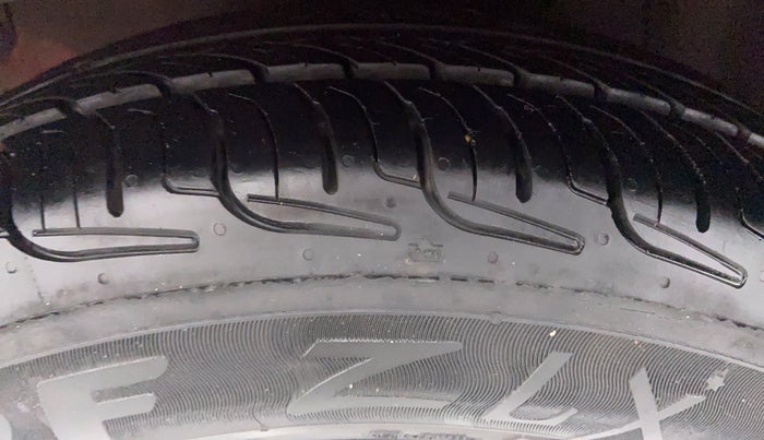 2010 Hyundai i10 MAGNA 1.2 KAPPA2, Petrol, Manual, 41,924 km, Left Front Tyre Tread
