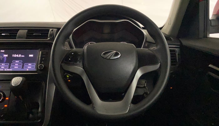 2018 Mahindra KUV 100 NXT K8 P 6 STR, CNG, Manual, 47,976 km, Steering Wheel Close Up