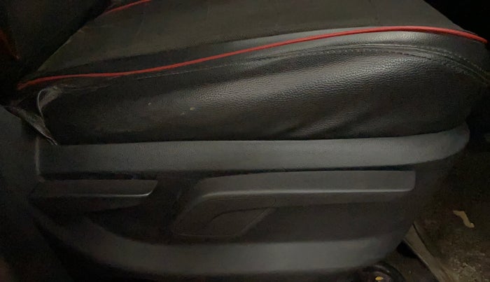 2018 Mahindra KUV 100 NXT K8 P 6 STR, CNG, Manual, 47,976 km, Driver Side Adjustment Panel