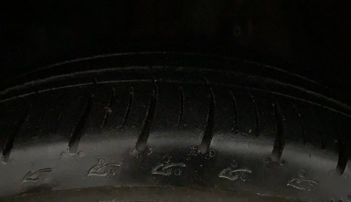 2018 Mahindra KUV 100 NXT K8 P 6 STR, CNG, Manual, 47,976 km, Left Front Tyre Tread