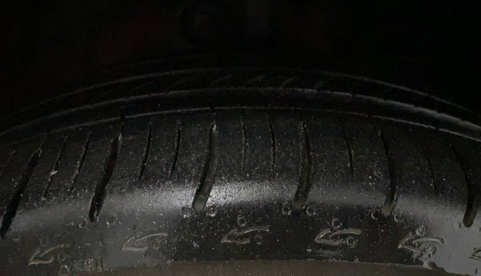 2018 Mahindra KUV 100 NXT K8 P 6 STR, CNG, Manual, 47,976 km, Right Front Tyre Tread