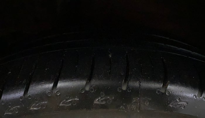 2018 Mahindra KUV 100 NXT K8 P 6 STR, CNG, Manual, 47,976 km, Right Rear Tyre Tread