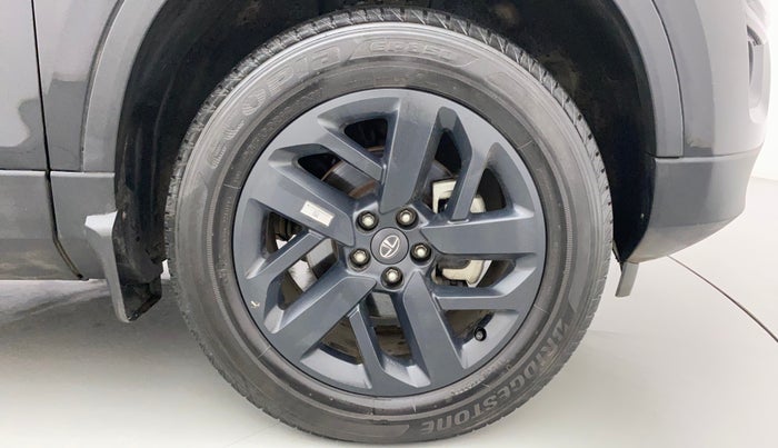 2022 Tata Safari XT PLUS DARK EDITION, Diesel, Manual, 29,030 km, Right Front Wheel