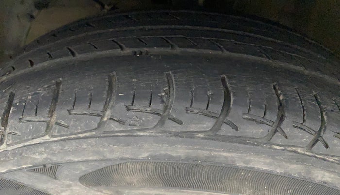 2017 Maruti Baleno DELTA PETROL 1.2, Petrol, Manual, 51,763 km, Left Front Tyre Tread