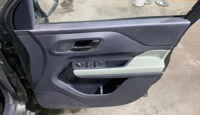 2022 Tata PUNCH ACCOMPLISHED MT CAMO EDITION, Petrol, Manual, 5,550 km, Driver Side Door Panels Control