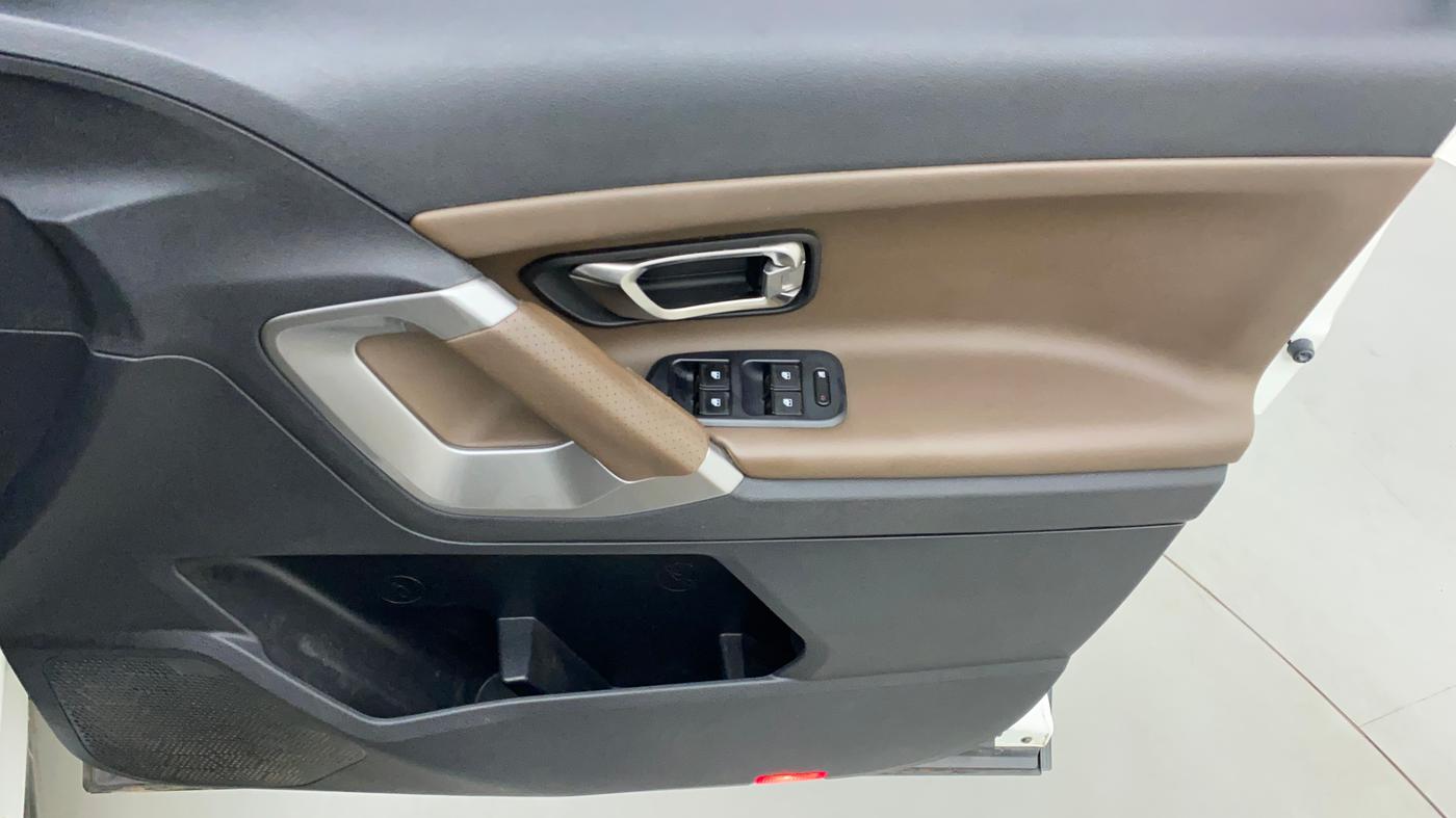 2019 Tata Harrier XZ 2.0L, Diesel, Manual, 95,445 km, Driver Side Door Panels Control