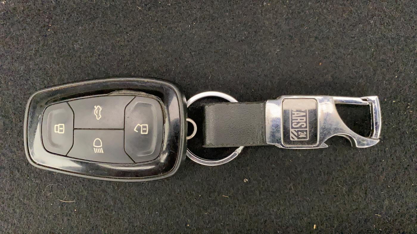 2019 Tata Harrier XZ 2.0L, Diesel, Manual, 95,445 km, Key Close Up