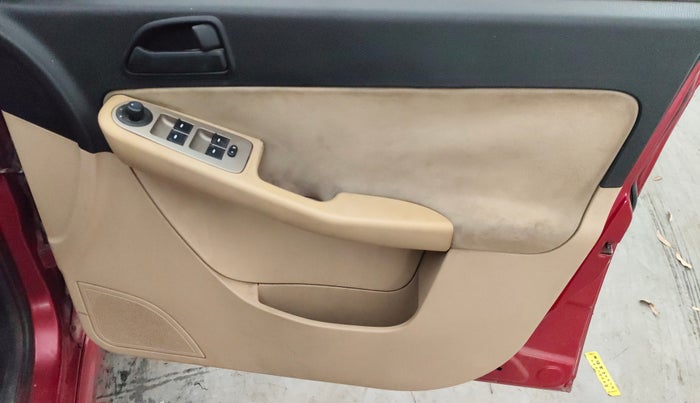 2013 Tata Indica Vista ZX QUADRAJET, Diesel, Manual, 81,604 km, Driver Side Door Panels Control