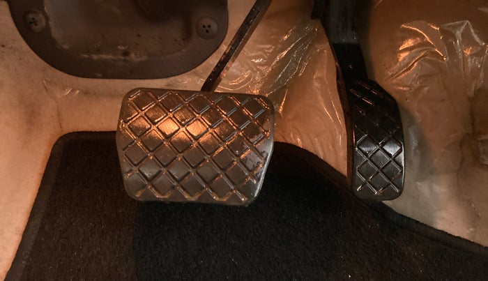 2015 Volkswagen Vento HIGHLINE PLUS 1.2 AT 16 ALLOY, Petrol, Automatic, 48,649 km, Pedals