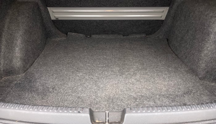 2015 Volkswagen Vento HIGHLINE PLUS 1.2 AT 16 ALLOY, Petrol, Automatic, 48,649 km, Boot Inside