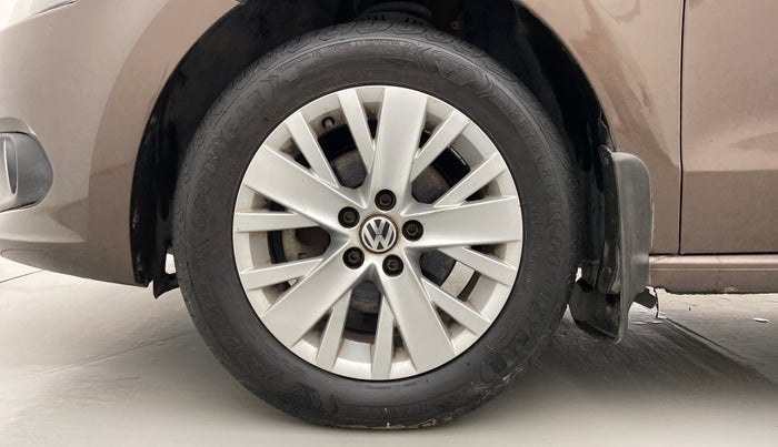 2015 Volkswagen Vento HIGHLINE PLUS 1.2 AT 16 ALLOY, Petrol, Automatic, 48,649 km, Left Front Wheel