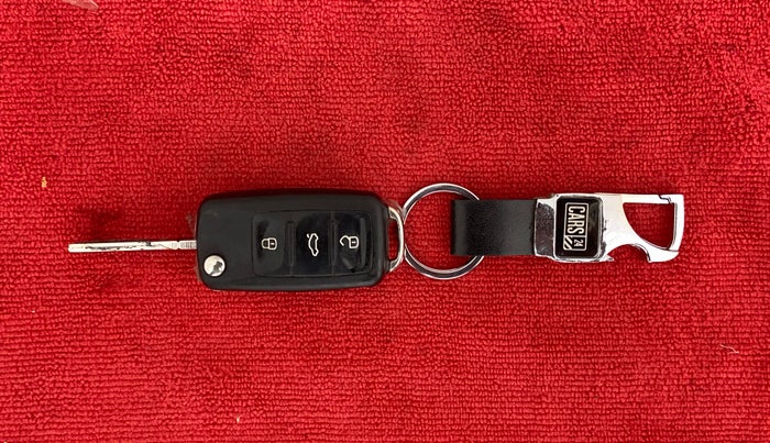 2015 Volkswagen Vento HIGHLINE PLUS 1.2 AT 16 ALLOY, Petrol, Automatic, 48,649 km, Key Close Up