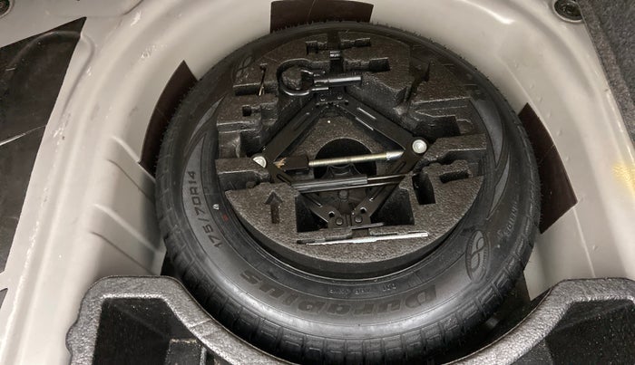 2015 Volkswagen Vento HIGHLINE PLUS 1.2 AT 16 ALLOY, Petrol, Automatic, 48,649 km, Spare Tyre