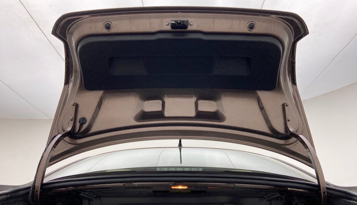 2015 Volkswagen Vento HIGHLINE PLUS 1.2 AT 16 ALLOY, Petrol, Automatic, 48,649 km, Boot Door Open