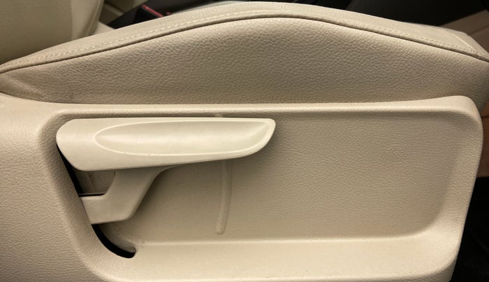 2015 Volkswagen Vento HIGHLINE PLUS 1.2 AT 16 ALLOY, Petrol, Automatic, 48,649 km, Driver Side Adjustment Panel