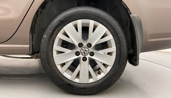 2015 Volkswagen Vento HIGHLINE PLUS 1.2 AT 16 ALLOY, Petrol, Automatic, 48,649 km, Left Rear Wheel