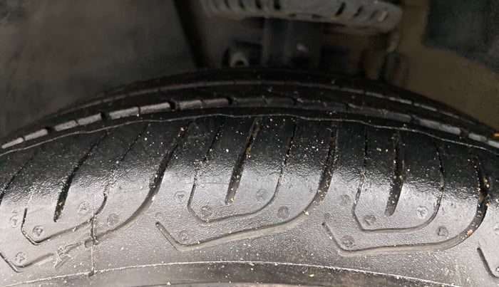 2015 Volkswagen Vento HIGHLINE PLUS 1.2 AT 16 ALLOY, Petrol, Automatic, 48,649 km, Left Front Tyre Tread