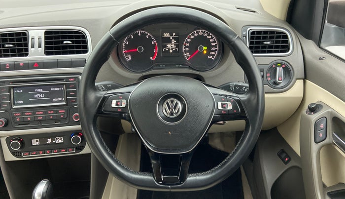 2015 Volkswagen Vento HIGHLINE PLUS 1.2 AT 16 ALLOY, Petrol, Automatic, 48,649 km, Steering Wheel Close Up
