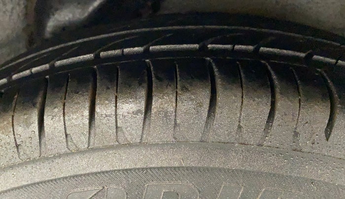 2010 Hyundai i10 SPORTZ 1.2, Petrol, Manual, 1,22,483 km, Left Rear Tyre Tread
