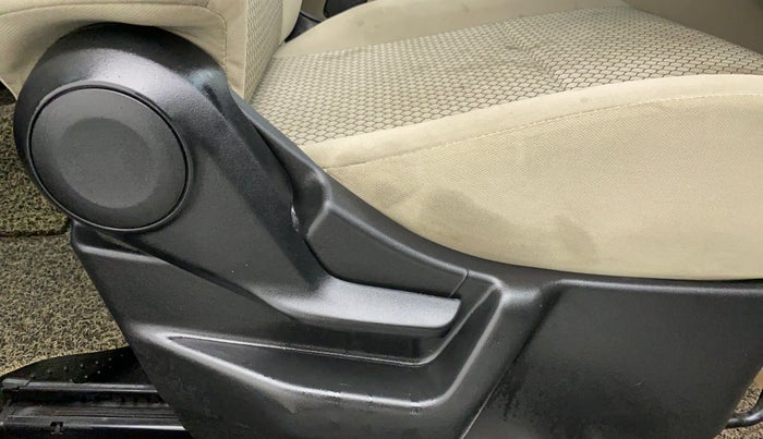 2019 Maruti New Wagon-R LXI CNG 1.0 L, CNG, Manual, 33,363 km, Driver Side Adjustment Panel