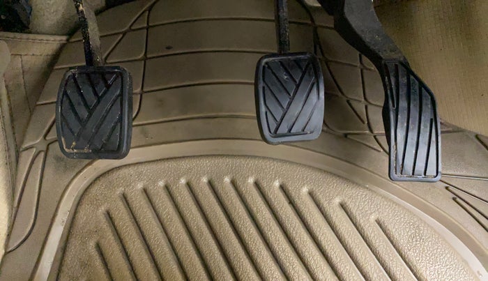 2017 Maruti Ciaz VXI+, Petrol, Manual, 1,09,244 km, Pedals