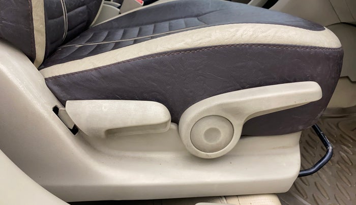 2017 Maruti Ciaz VXI+, Petrol, Manual, 1,09,244 km, Driver Side Adjustment Panel