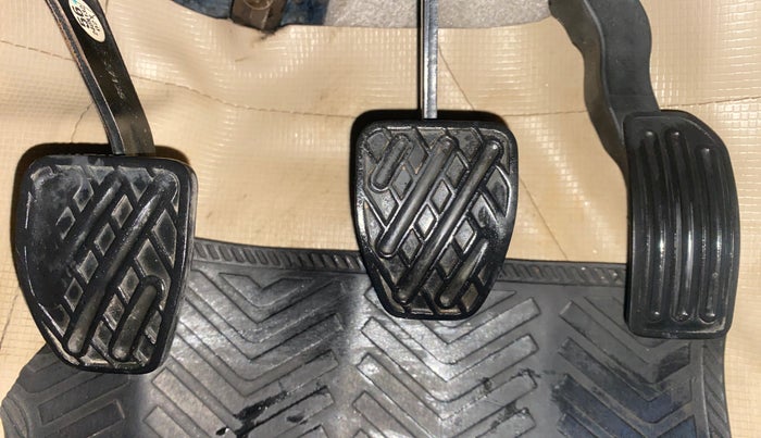 2013 Renault Pulse RXZ PETROL, Petrol, Manual, 1,09,753 km, Pedals