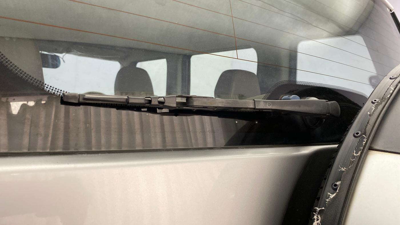 2017 Mahindra TUV300 T6 PLUS, Diesel, Manual, 1,24,789 km, Rear Wiper