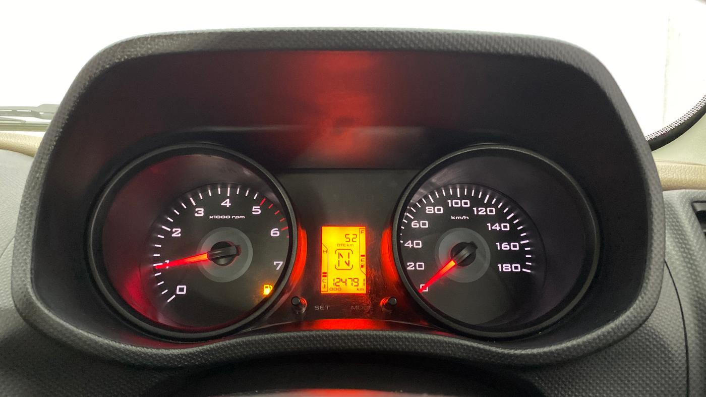 2017 Mahindra TUV300 T6 PLUS, Diesel, Manual, 1,24,789 km, Odometer Image
